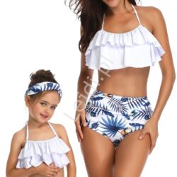 Bikini mama i córka z listkami palmowymi oraz kokosami