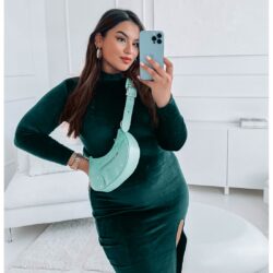 Welurowa sukienka maxi PLUS SIZE z rozporkiem IMER - butelkowa zieleń