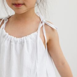 MINI bluzka BAWEŁNIANA z wiązaniem na ramionach w kolorze CLASSIC WHITE - DAFNE