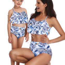 Białe bikini mama córka z niebieskimi listkami i kokosami