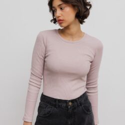 Dopasowany top z prążkowanej dzianiny w kolorze PINK GARDENIA - MOODY