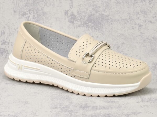 Beżowe skórzane mokasyny Vinceza 79521