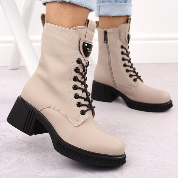 Skórzane botki damskie na klocku beżowe Vinceza 66671