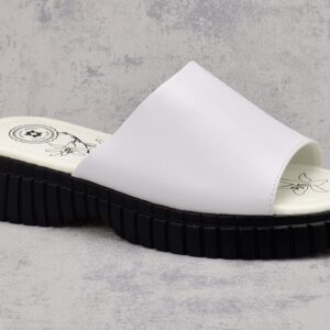 Białe klapki damskie na platformie Evento 25SD18-8719