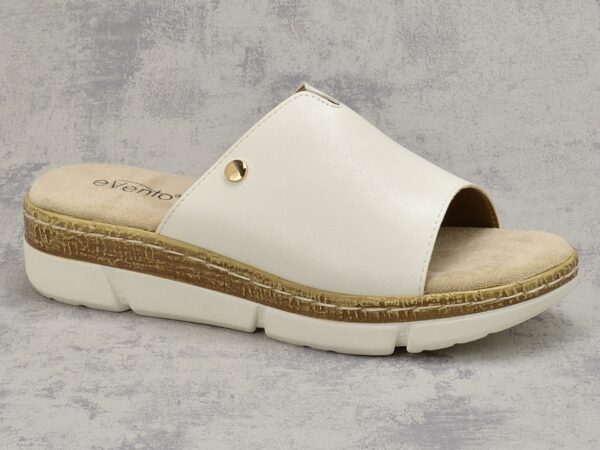 Białe klapki damskie Evento 35-8829