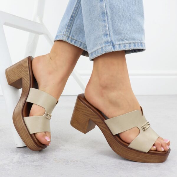 Klapki damskie na słupku beżowe M.Daszyński MR23126-11