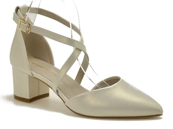 Perłowe sandały damskie na obcasie z zakrytymi palcami Sergio Leone SK830