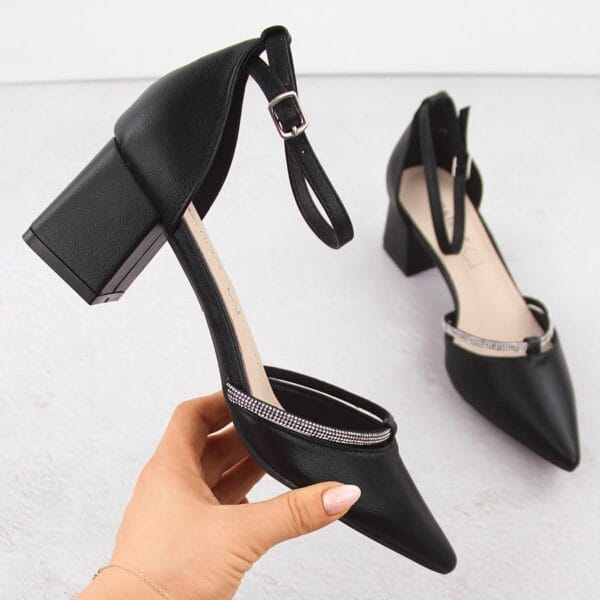 Sandały damskie na klocku w szpic z cyrkoniami czarne Sabatina 729-4