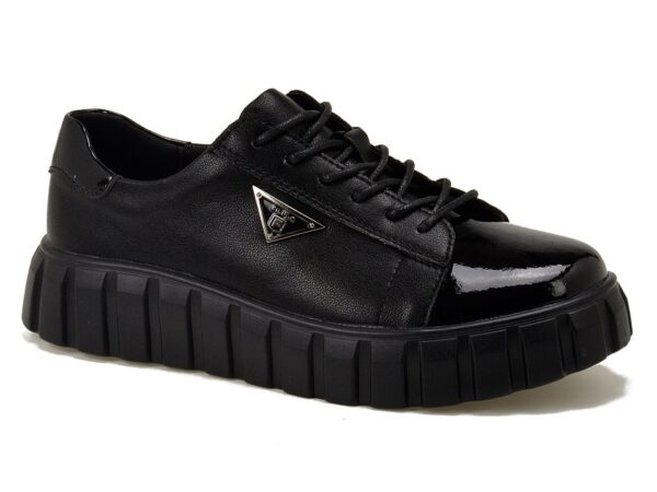 Czarne skórzane półbuty damskie na platformie Filippo DP4138