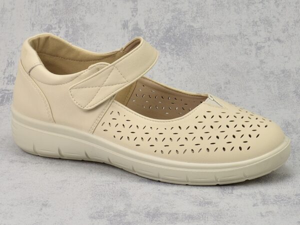 d7d3103dc123678c1d2916c5319df67832ec5c70 Beżowe ażurowe półbuty damskie Dr. Jan MD25-7