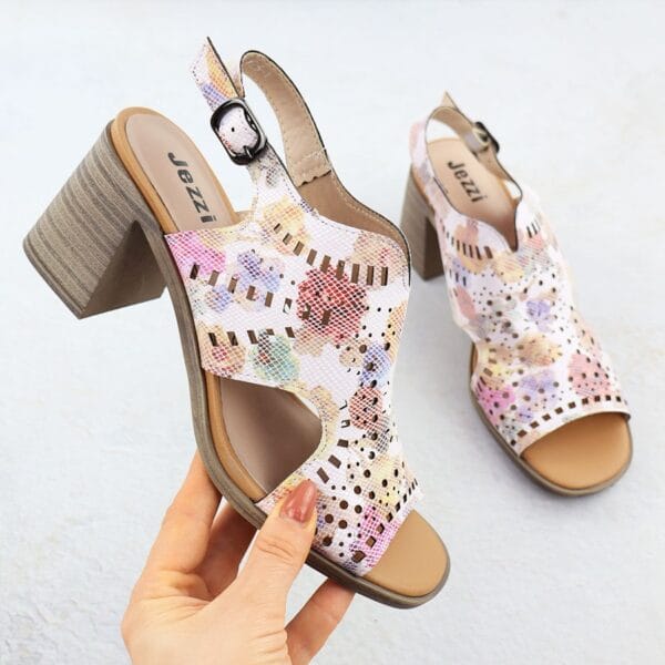 Sandały damskie na obcasie ażurowe w kwiaty Jezzi 24125