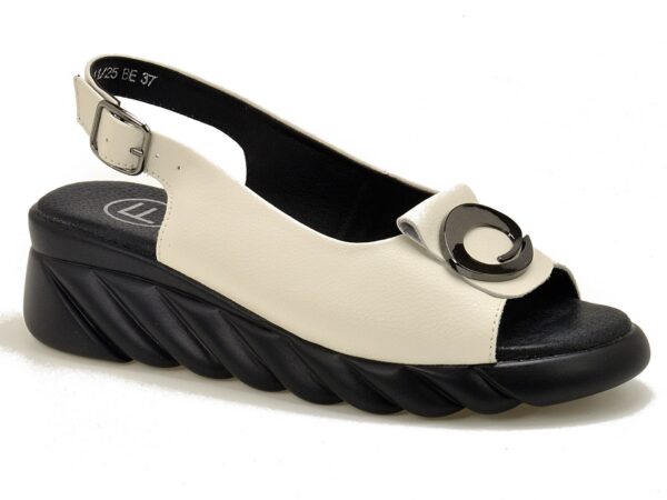 Beżowe sandały damskie na koturnie Filippo DS7011