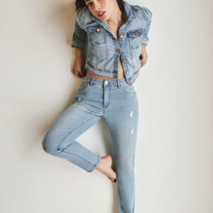 0438c51ddecd4506e9baa40b74c090c7cdef726d Jeansy niebieskie z prostą nogawką