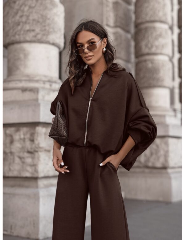 0735c4c1dc9e60881aeed190a45c0665edd94d65 Masełkowy dres z szerokimi spodniami SORGO - czekoladowy