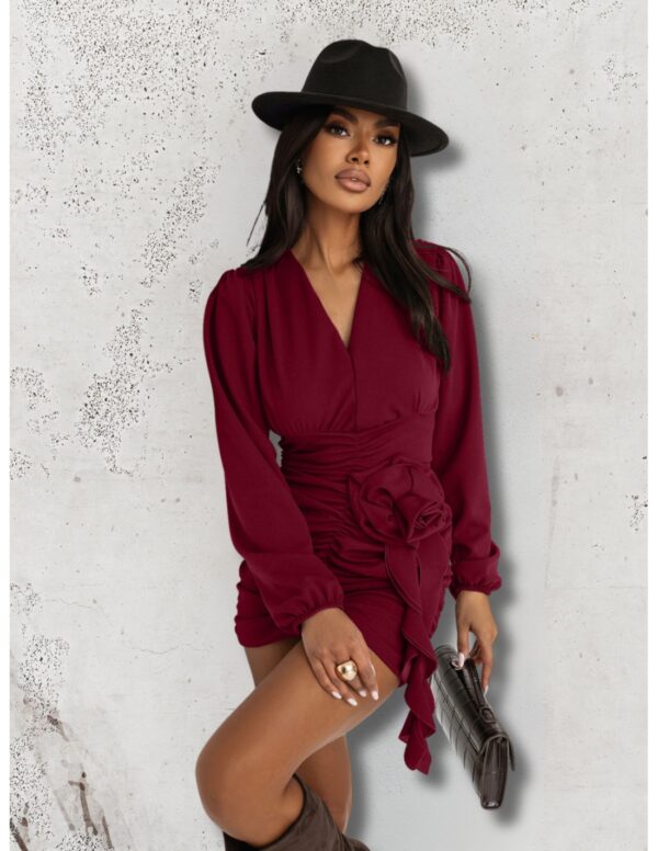 0742840e35898245d7ec925983fb941317deca20 Marszczona sukienka z ozdobnym kwiatem HASJA - bordowa