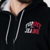 116f44076918f56b7f4a9cfb18a208a0ee7330bd TOMMY JEANS Czarna bluza męska na zamek z dużym logo