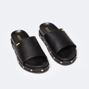 166a108f6467d43055f1a05ca13c668db26c5e2c Klapki damskie na podwyższonej podeszwie z ozdobnymi nitami RR274214 906