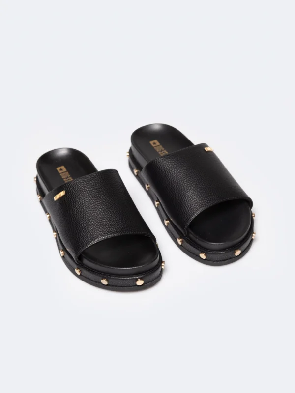 Klapki damskie na podwyższonej podeszwie z ozdobnymi nitami RR274214 906