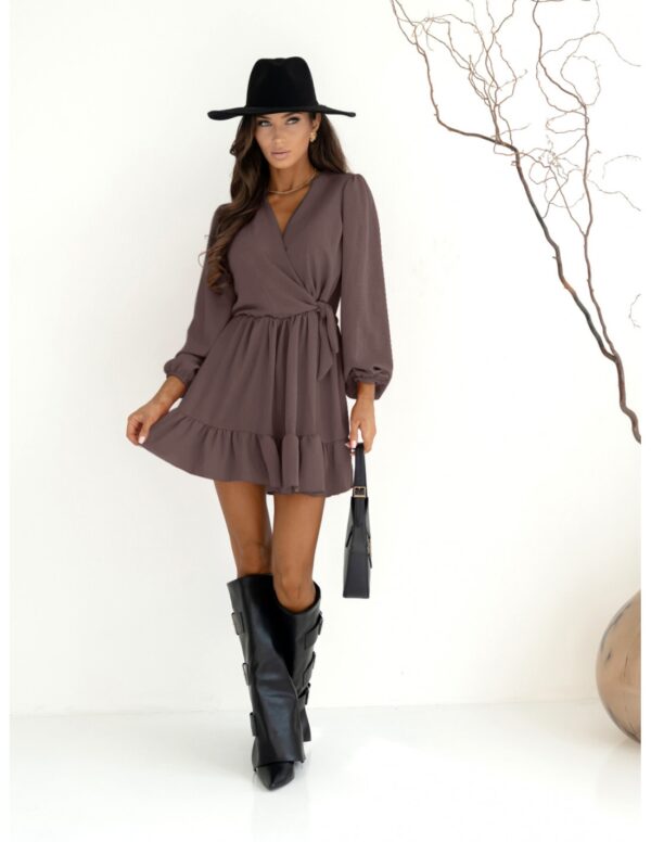 194dd135fa660c78682cb158002bdc3cf62a4c96 Rozkloszowana sukienka z falbanką - KALIFORNIA - mocha mousse