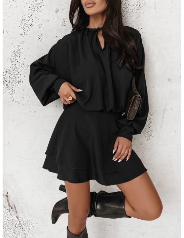 1ee086f95b591f80260ffef6cbc37112d7c3f37f Rozkloszowana sukienka mini CLEO - czarna