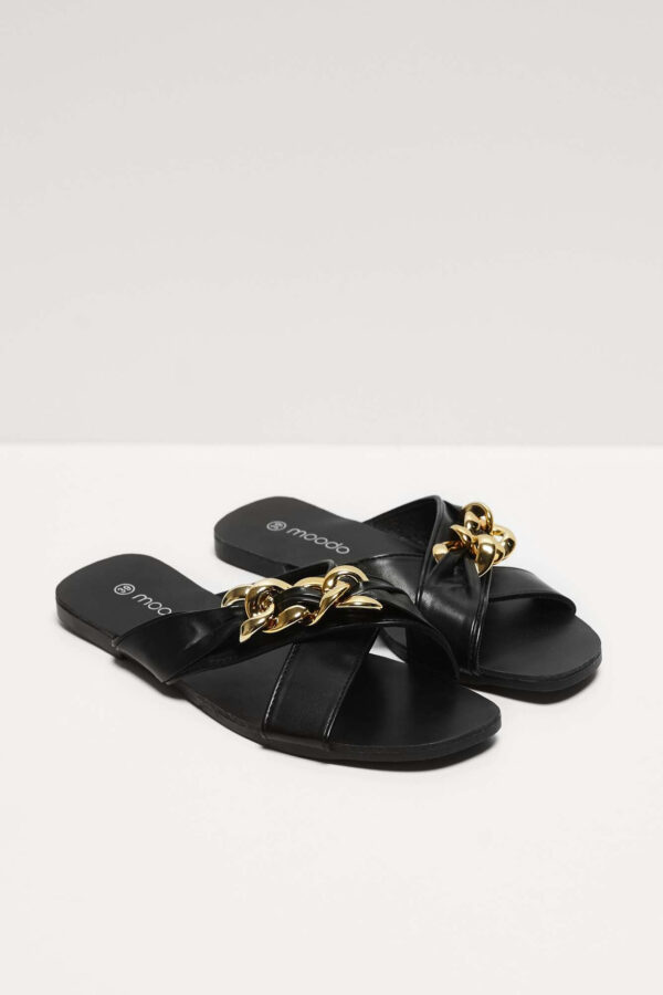 Klapki z ozdobnym łańcuche