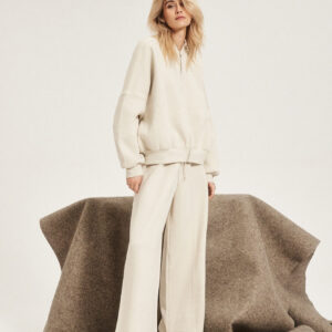 Bluza zapinana na zamek bez kaptura beżowa