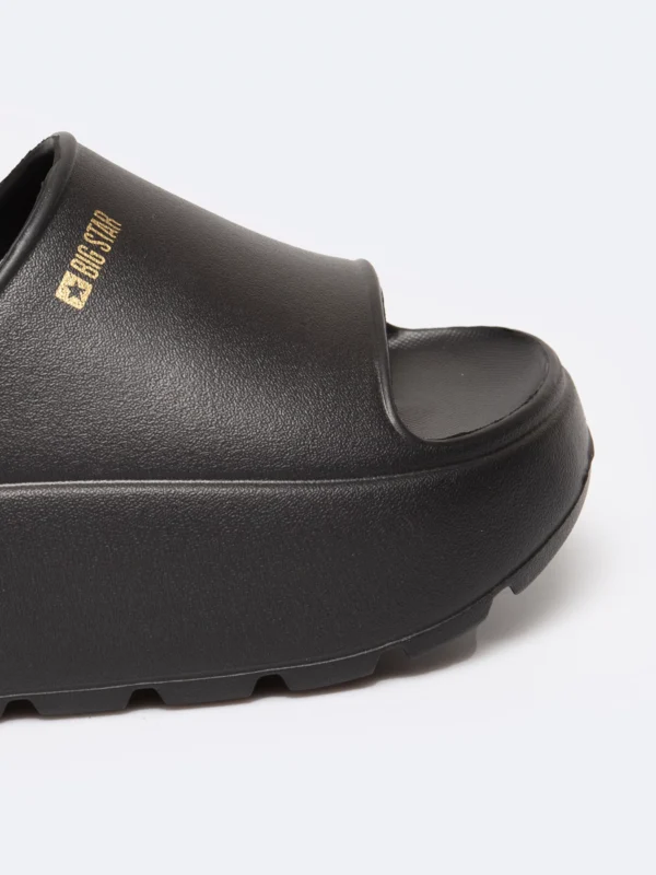 Klapki damskie na podwyższonej podeszwie czarne RR274A567 906