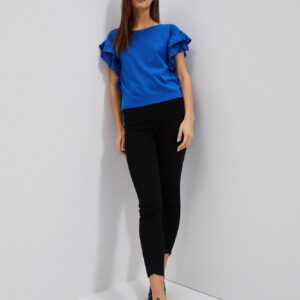 Dopasowane jeansy z postrzępioną nogawką