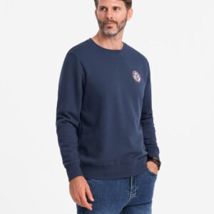 Nierozpinana męska dresowa bluza z naszywką w stylu college – granatowa V2