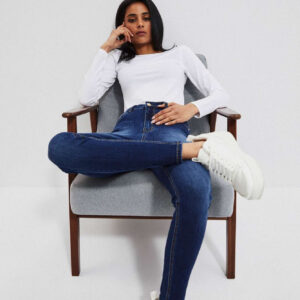 Jeansy push up z przetarciami na udach granatowe