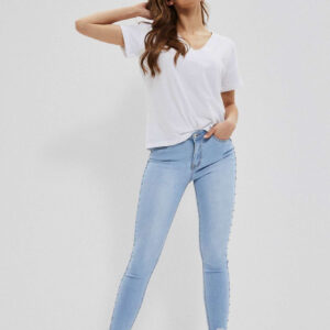 440d4ffacfdf3c3ae2bda3647e57d1f9003f577c Jeansy medium waist z postrzępionymi nogawkami błękitne