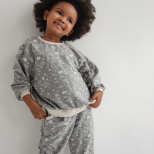 44ae5f9c04a36beaeb452a544863902f8c8174d0 MINI bluza z nadrukiem w kwiaty , w kolorze GREY PRINT - PONTE-128-134 (8-9)