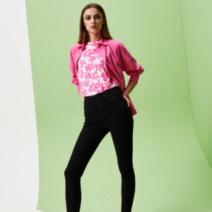 4b10dca17f8bb422d694b3b271d2f047782d72a3 Jeansy push up z wysokim stanem czarne