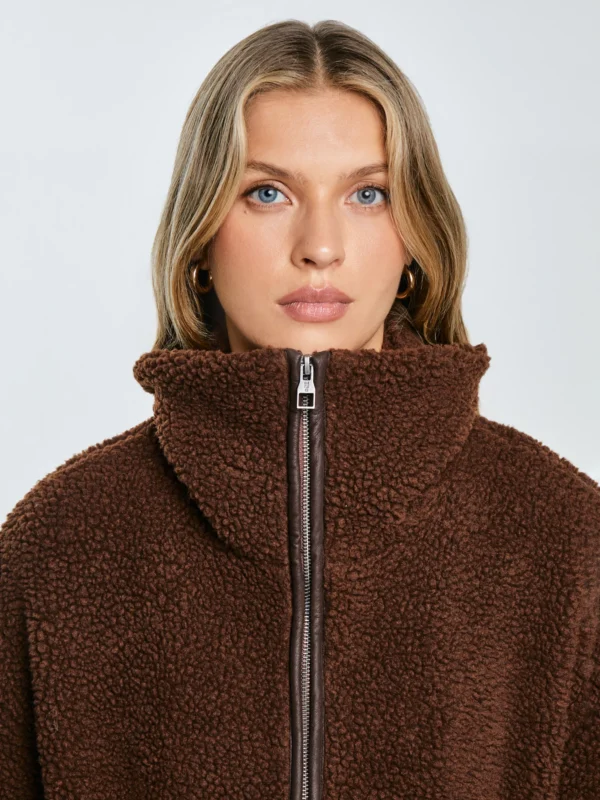 Bluza damska z imitacji baranka brązowa Anabela 804