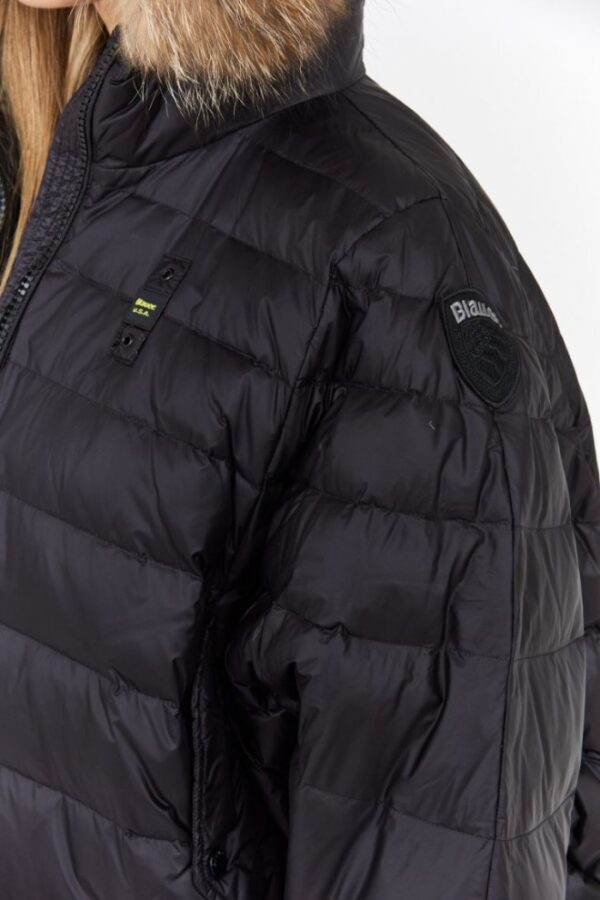 BLAUER Czarny damski płaszcz puchowy z futrem jenota