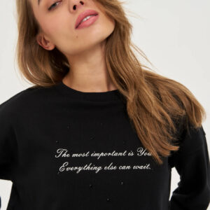 5ca7776ef849d5578dc7278a7812fb59919b182a Bluza z napisem czarna