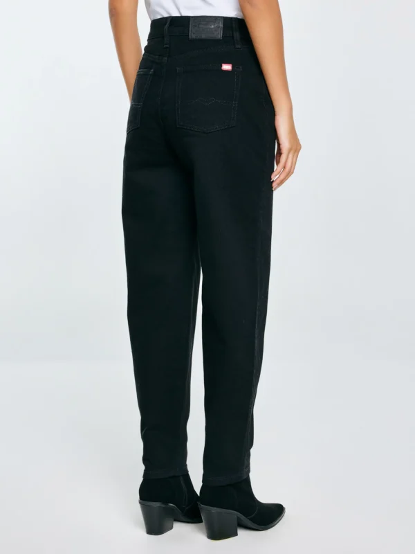 6f21ae4b47db6b6ade12f63ab59dda452c05699d Jeansy damskie mom jeans czarne Silla 936