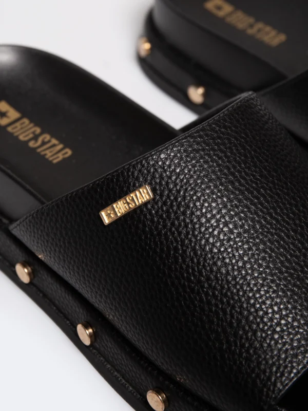 Klapki damskie na podwyższonej podeszwie z ozdobnymi nitami RR274214 906