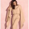 Modny komplet z asymetrycznym rękawem KORA - beżowy