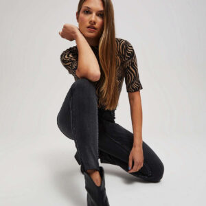 Jeansy skinny z postrzępionymi nogawkami grafitowe