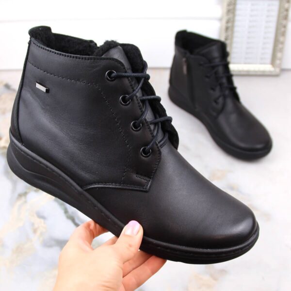 Skórzane komfortowe botki damskie na koturnie zimowe czarne Helios 584