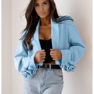 Krótka marynarka oversize z różą na rękawie MALLA - błękitna