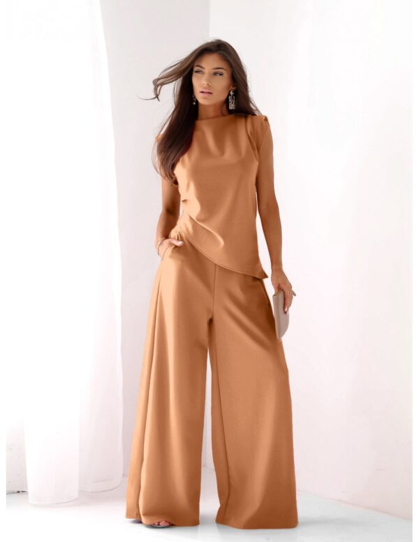 98f63ae91a6774dac1a482b6823ecc877cc2c283 Komplet asymetryczna bluzka i spodnie ARMINA - beżowy