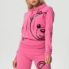 a6df2ce61c6ca88cbfb2d692a63b90012b590f64 MOSCHINO Różowa bluza damska z kapturem