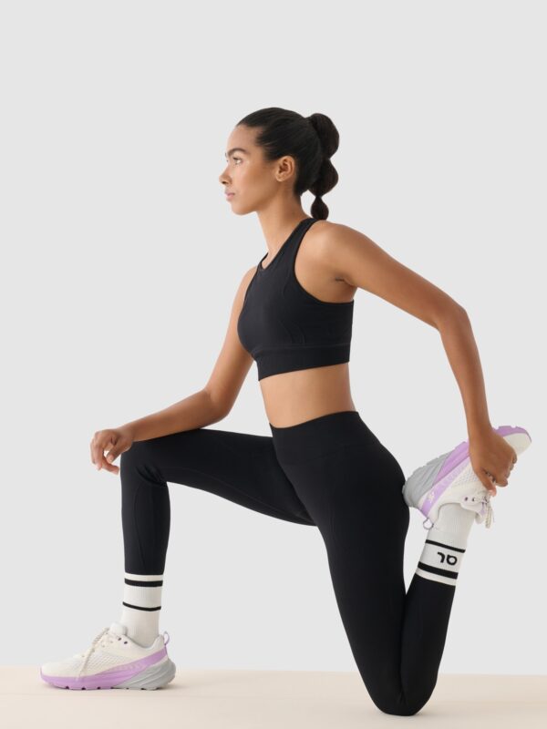 4F Biustonosz treningowy bezszwowy ze średnim wsparciem 4F x Anna Lewandowska - czarny