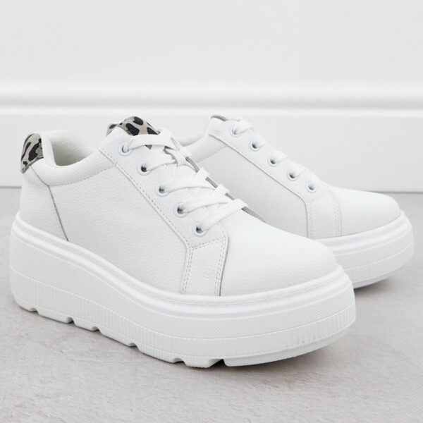 Skórzane półbuty damskie na platformie białe Vinceza 89144