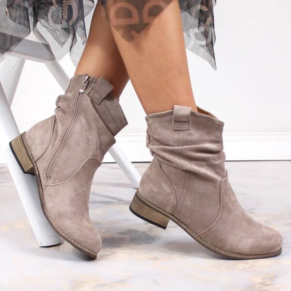 c66d12b95df0688c425fa9eaaf806ec6b5f6193e Zamszowe botki damskie kowbojki ocieplane beżowe eVento