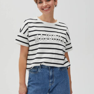 dc902d118d5c2c1749d43cea9b01e47d72b1b1f2 Bluza w paski z napisem biała