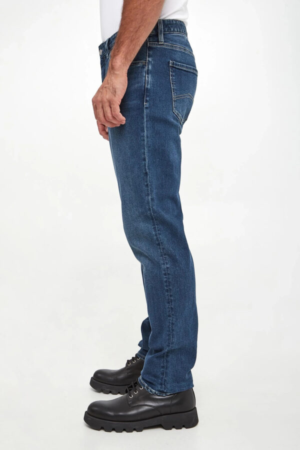 de4b21da57fb4685a4acf2aff514bb3775f1cd86 Jeansy męskie ARMANI EXCHANGE