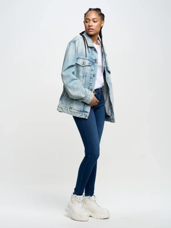 e3d6eb414b2bfd29663f412ecd69e0c71b83bfd2 Jeansy damskie push up niebieskie Amela 359